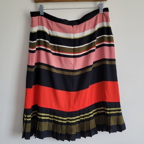Ann Taylor stripped pleated skirt sz 12 - Picture 4 of 10